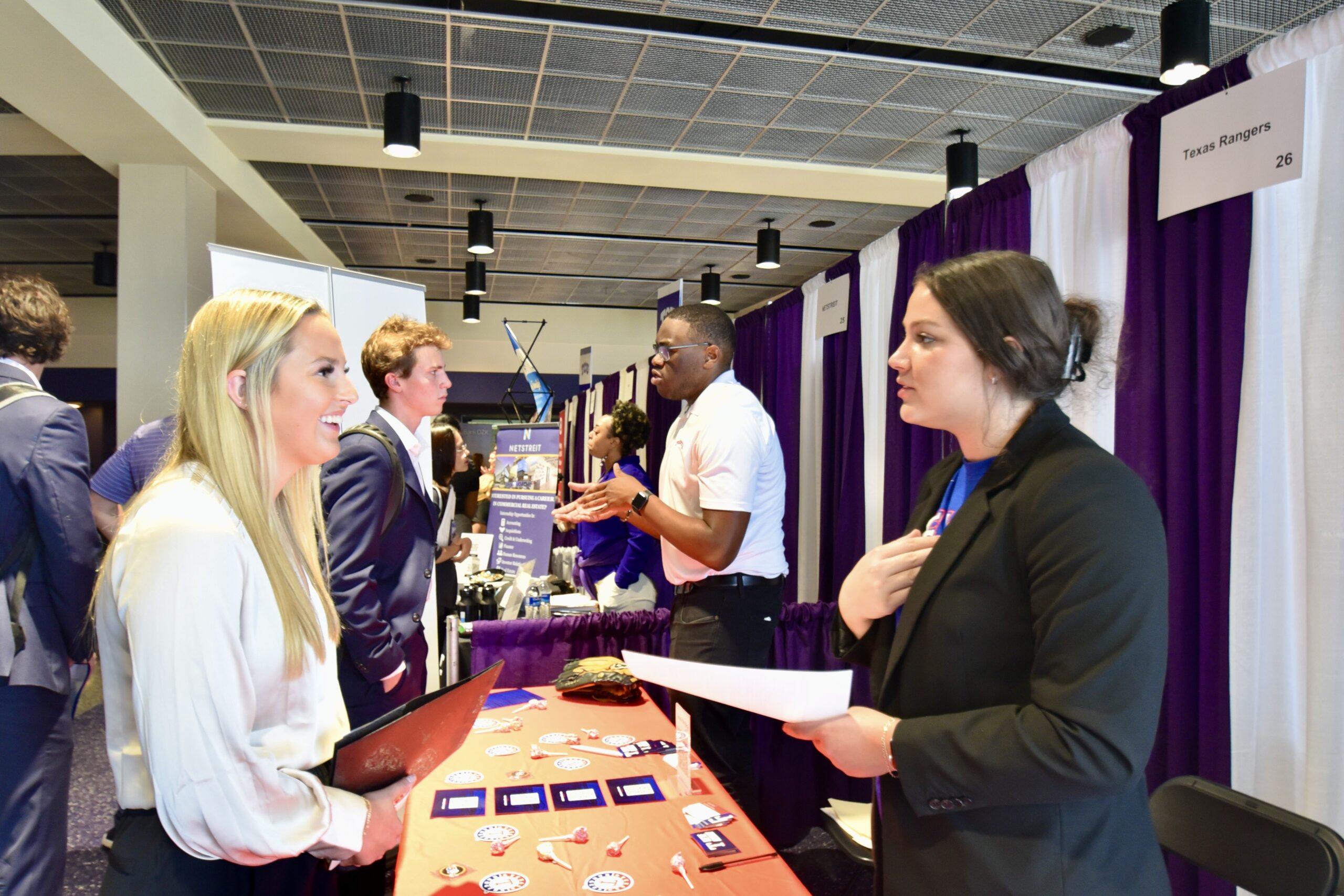 Students at the all-majors career & intern expo